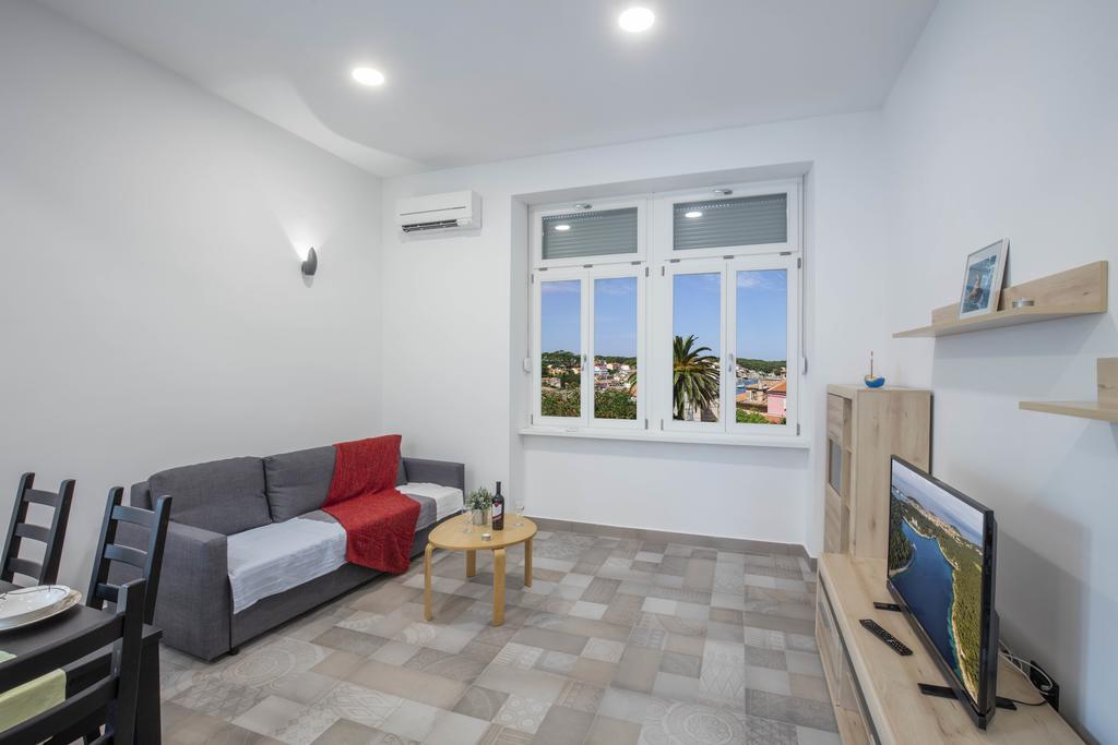Apartments Villa Adrienne Мали-Лошинь Экстерьер фото