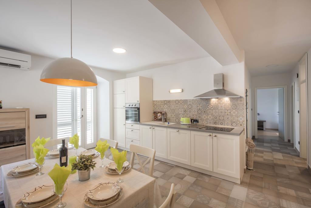 Apartments Villa Adrienne Мали-Лошинь Экстерьер фото