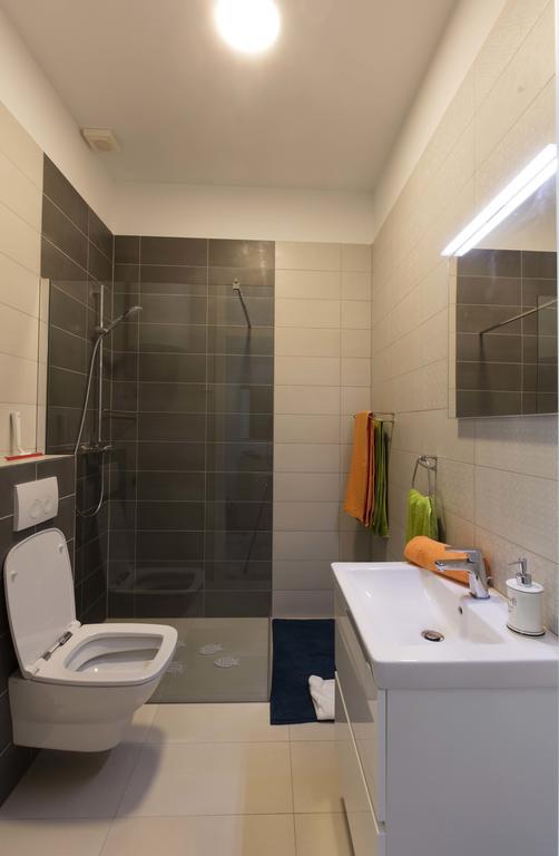 Apartments Villa Adrienne Мали-Лошинь Экстерьер фото