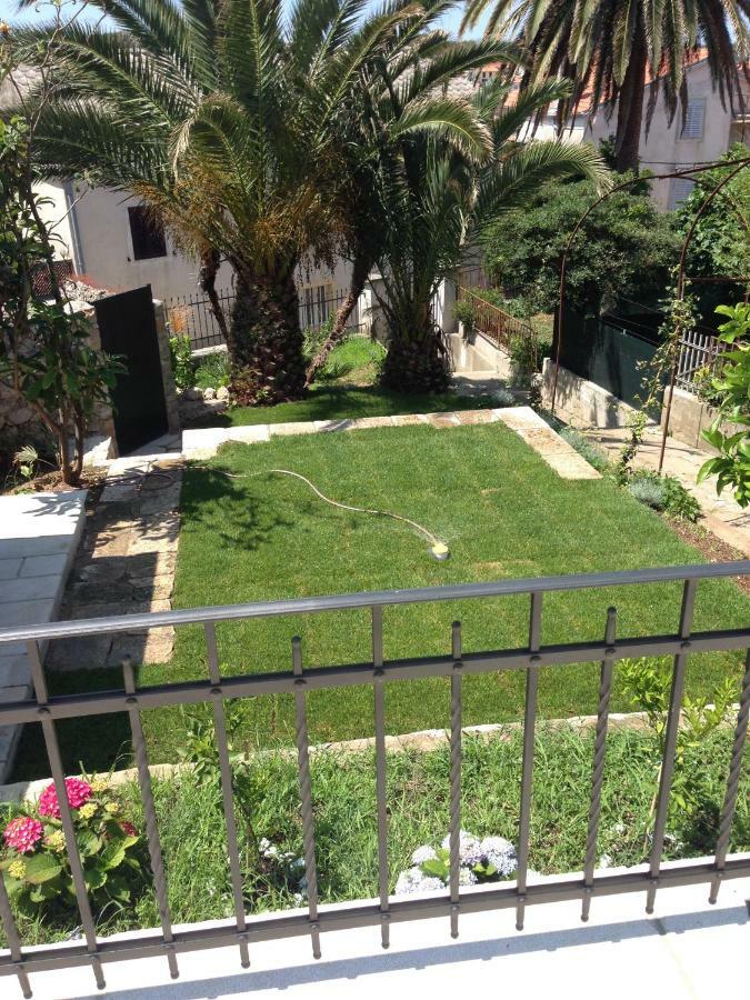 Apartments Villa Adrienne Мали-Лошинь Экстерьер фото