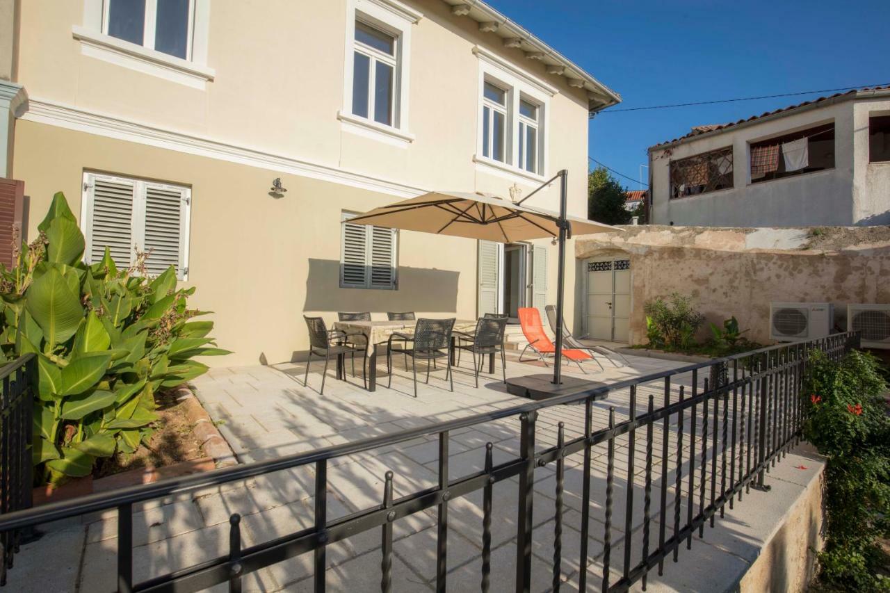 Apartments Villa Adrienne Мали-Лошинь Экстерьер фото